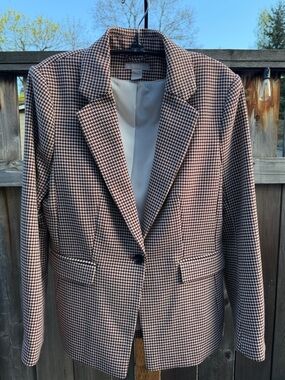 H&M houndstooth blazer, size 10, 1button closure, lapel collar, tailored fit